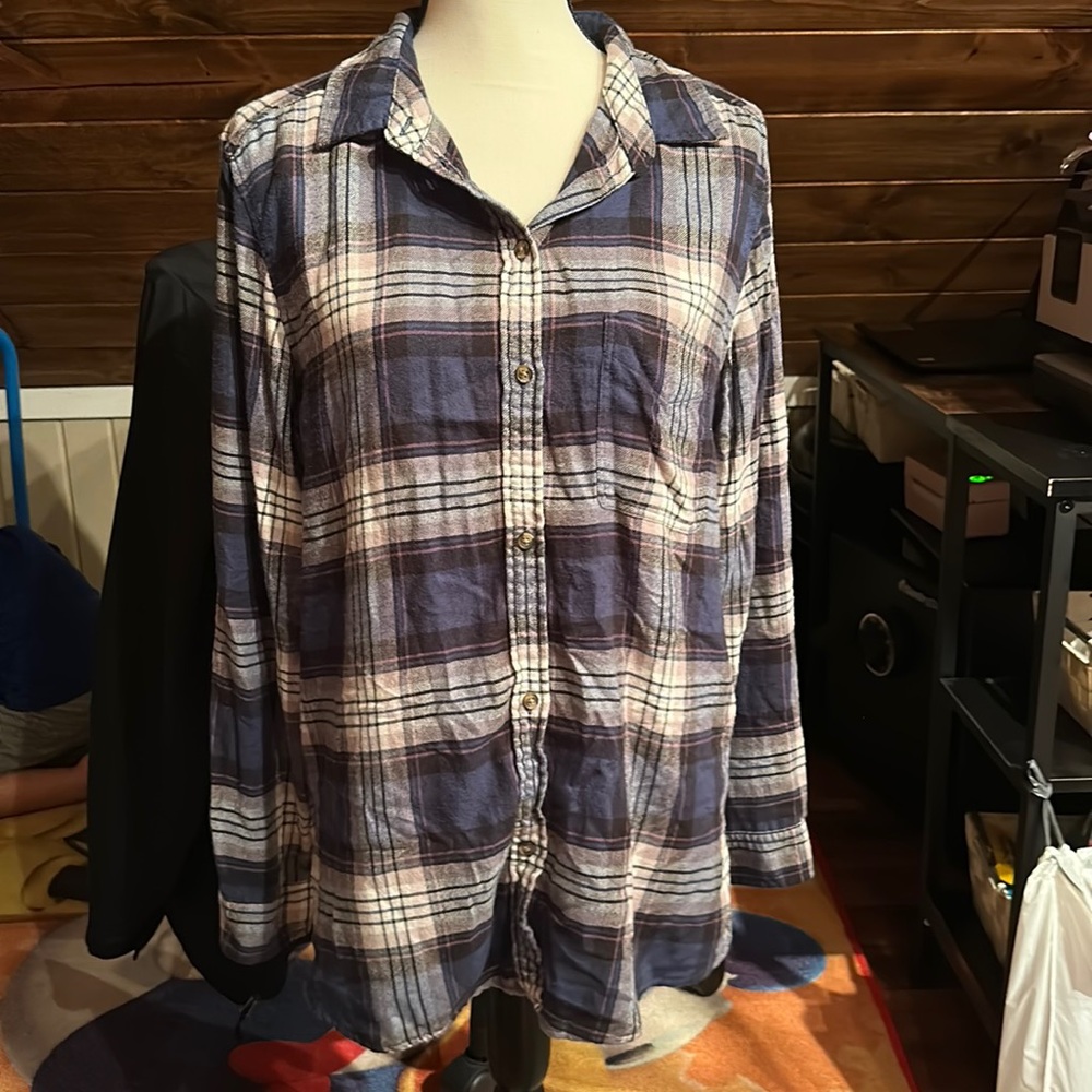 Amazingly soft American eagle button down